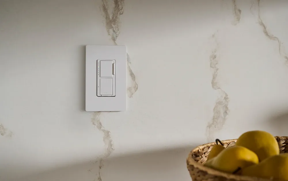 Lutron Maestro LED+ Combo variateur et interrupteur, blanc, modèle MACL-L3S25-WH