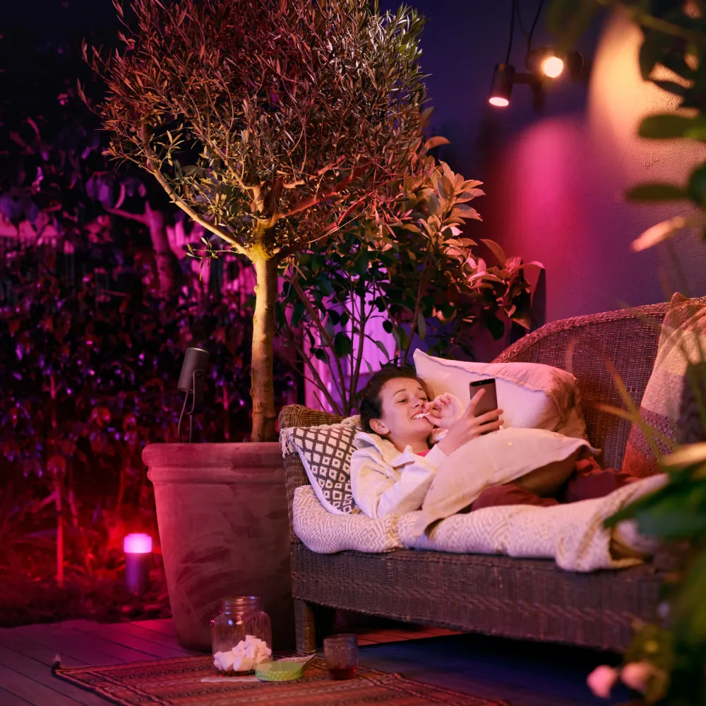 Philips Hue White and Color Ambiance Foco de jardín Lily negro RGBW 8W IP65 1741530P7 590lm