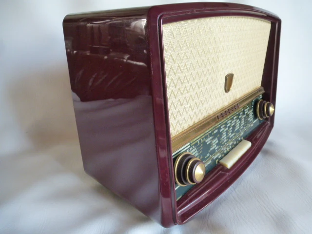 Poste radio à lampes Philips B4F70A » Bluetooth »