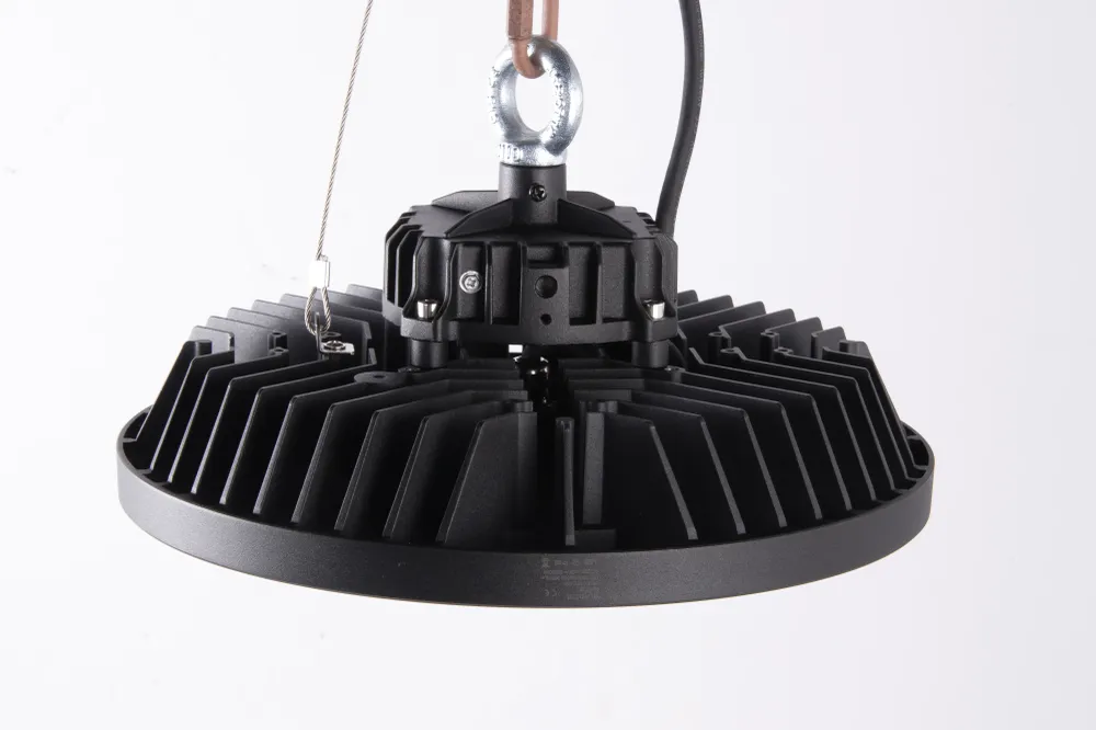 Projecteur industriel Urano noir 120 degrés Mantra 7428