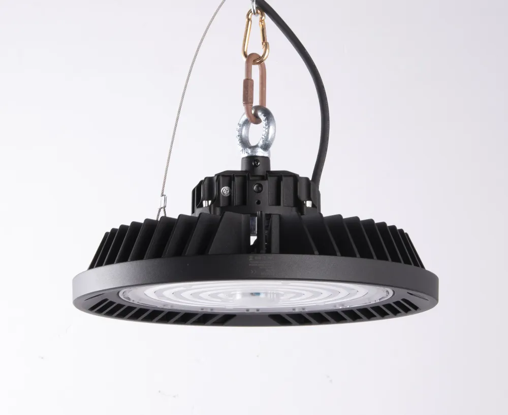 Projecteur industriel Urano noir 120 degrés Mantra 7428