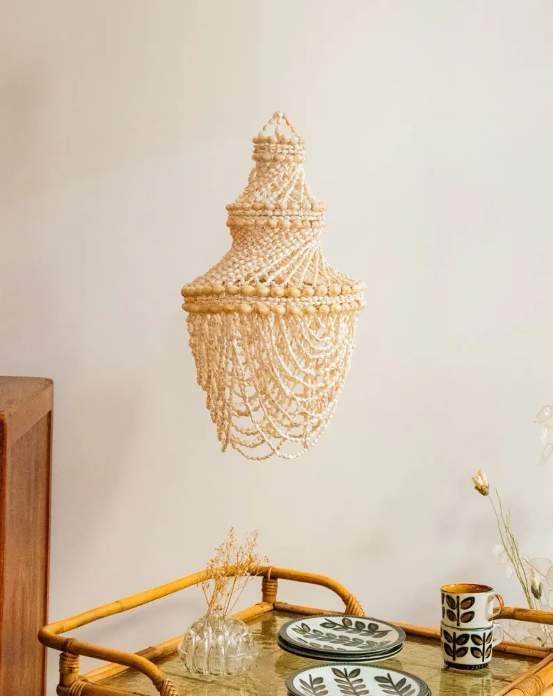Sonia, la suspension en coquillages N°257 RDC