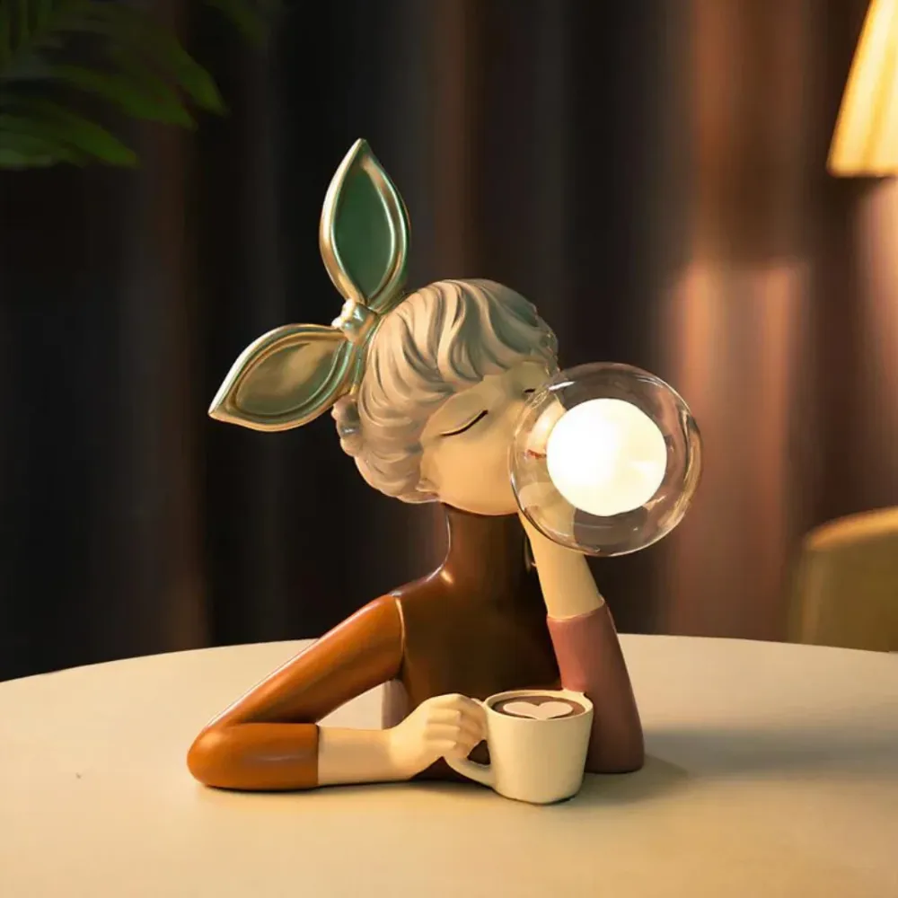 Lampe de table sculpture fille en résine et verre RetrosNJerseys