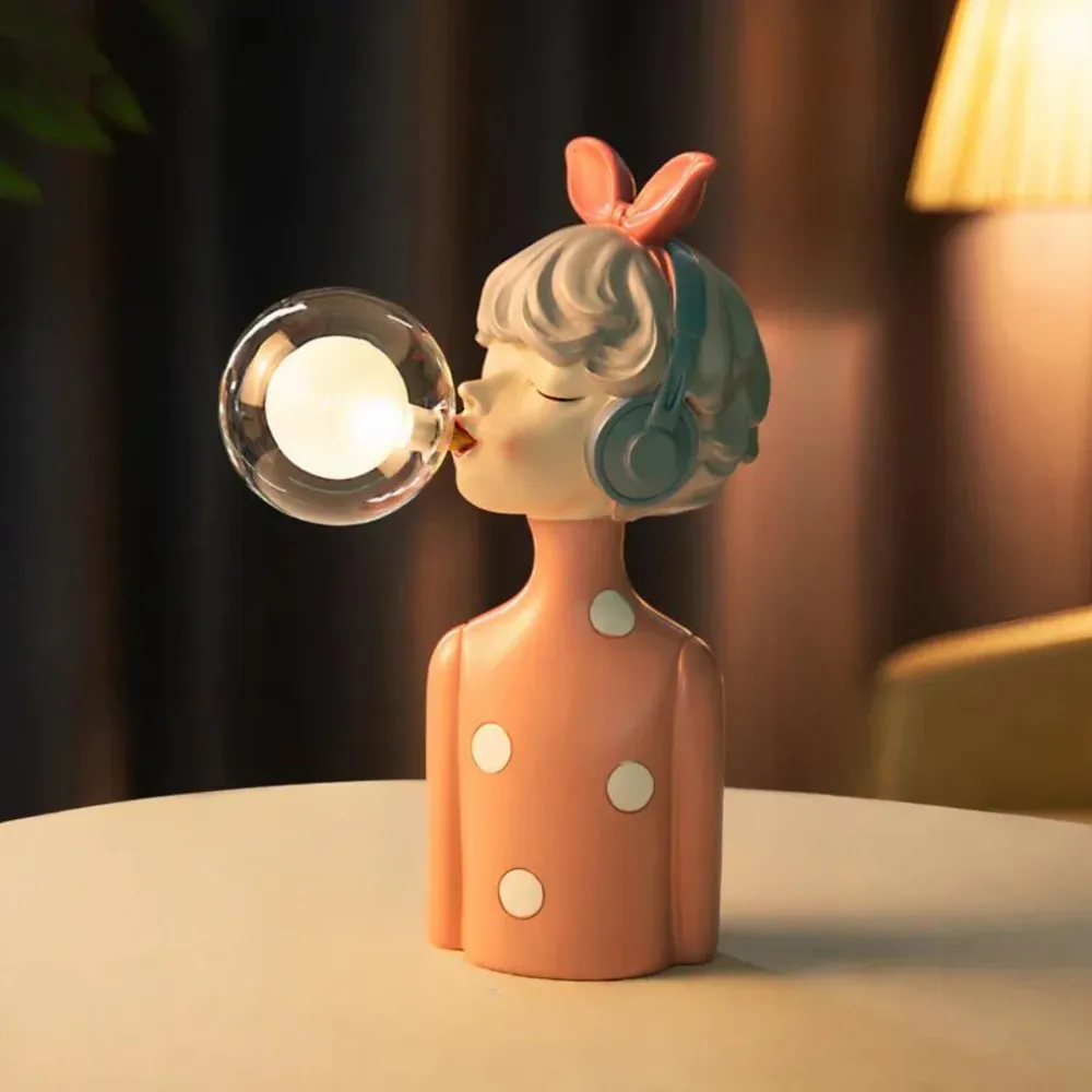 Lampe de table sculpture fille en résine et verre RetrosNJerseys