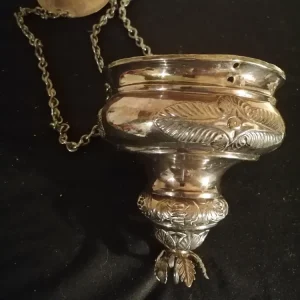 Ancienne lampe d'église argenté, probablement Orthodoxe, 19 siècle, éléctrifé. Salle des Ventes La Découverte