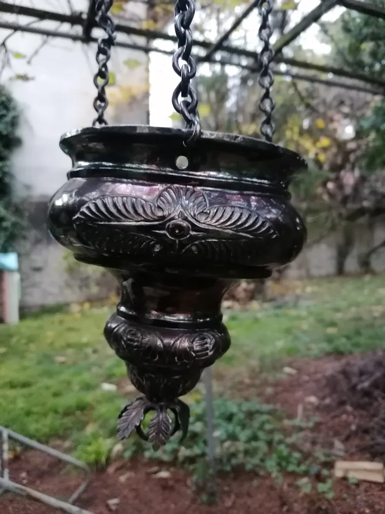 Ancienne lampe d'église argenté, probablement Orthodoxe, 19 siècle, éléctrifé. Salle des Ventes La Découverte