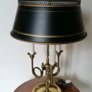 Lampe bouillotte à trompette, 3 feux en parfait état. Salle des Ventes La Découverte