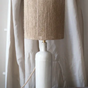 La lampe en grès beige Saretta Editions