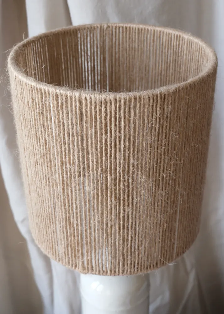 La lampe en grès beige Saretta Editions