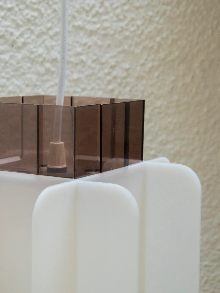 Sonia, la suspension en plexi 80's N°155 TVR