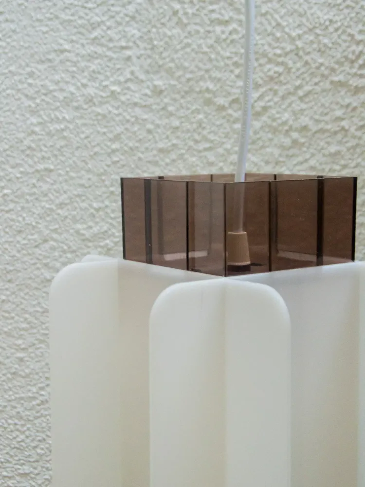 Sonia, la suspension en plexi 80's N°155 TVR