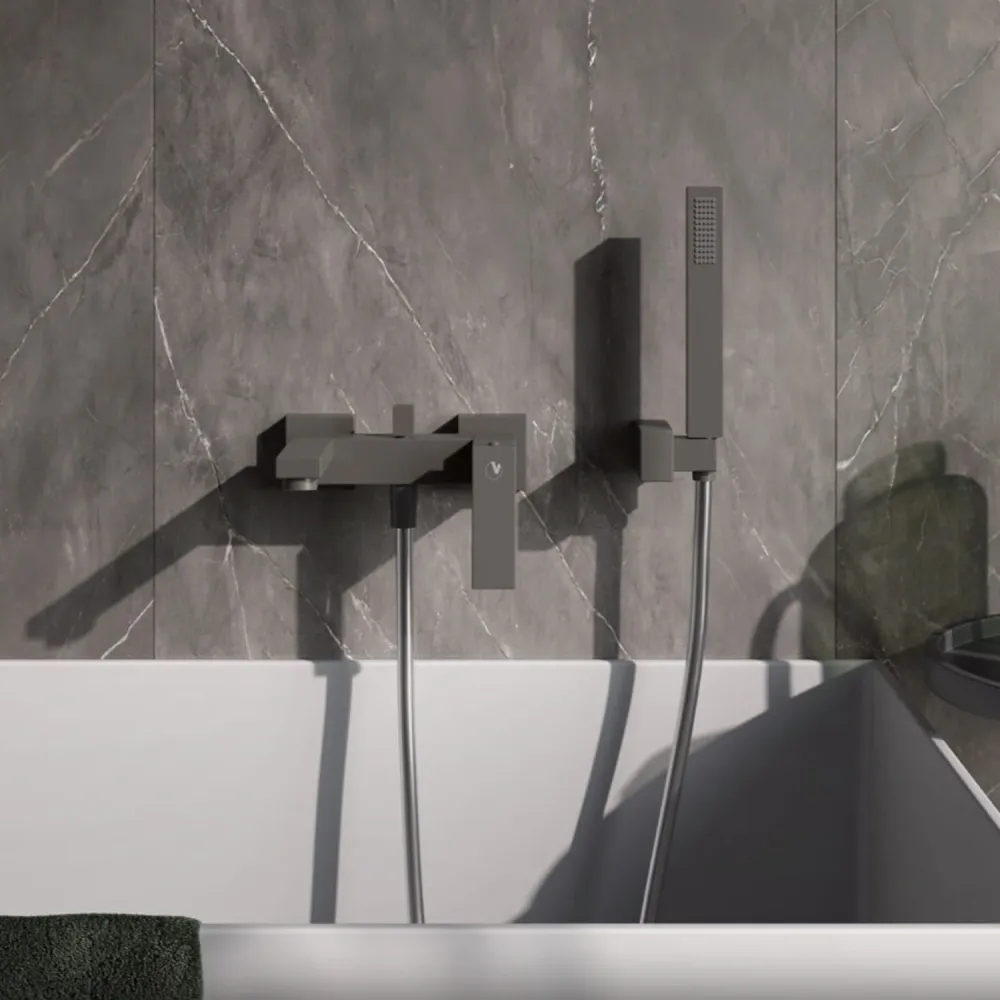 Mitigeur monocommande pour baignoire avec kit douchette, excentriques et rosaces RubiFlux Square Mud - Gris boue