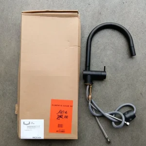 Mélangeur De Cuisine Avec Bec Verseur En U Rotatif Et Douchette Extractible Noir Mat Pvd Ultimkrfi00438 Procasa Finn