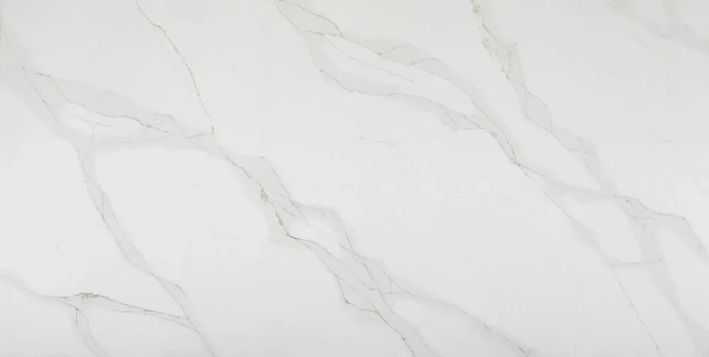 comptoir en quartz Prime Stone 2cm - 3cm Calacatta Traditionnel 63,5 x 127 po Installation sous Évier