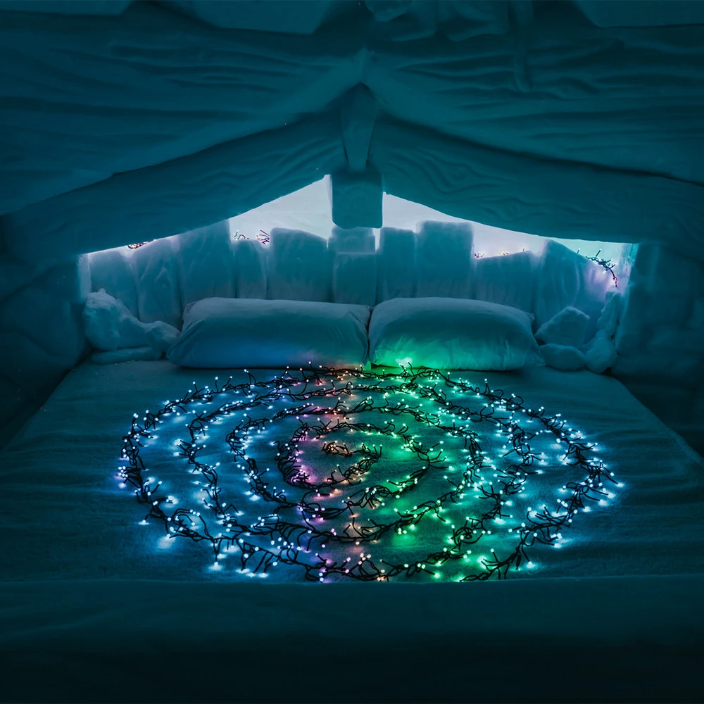 Guirlande lumineuse LED Twinkly, RVB, noir, 400 flammes, 6m avec kit de fixation