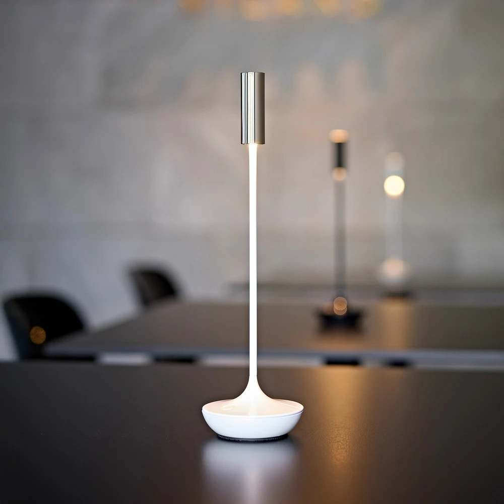 Lampe de table LED sur batterie Nucandle, blanc/argent, IP54, intensité variable