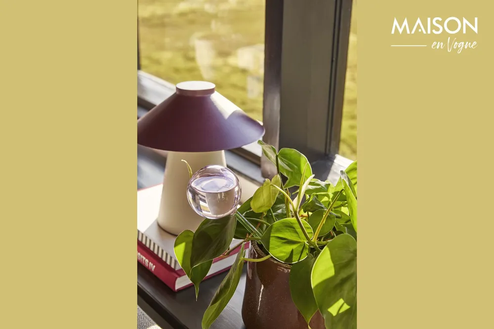 Lampe de table en métal pourpre foncé et sable Chipper Hübsch - 26cm