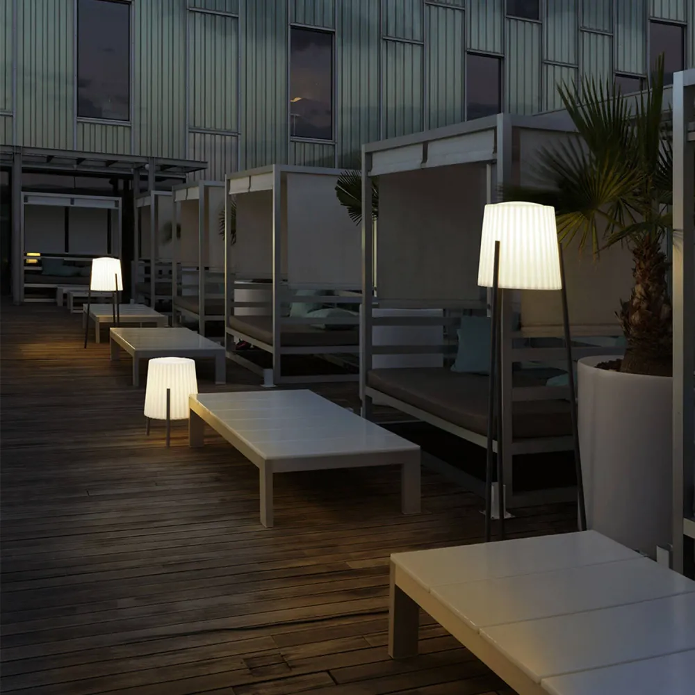 Luminaire de plafond à diffusion uniforme Lampadaire LED-C4 Barcino 55-9880-Z5-M1 avec protection IP65