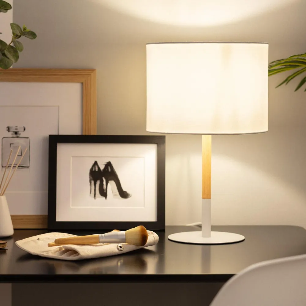 Plafonnier à lumière directionnelle Lampe de table Silinda connectée Wi-fi avec éclairage réglable par variateur