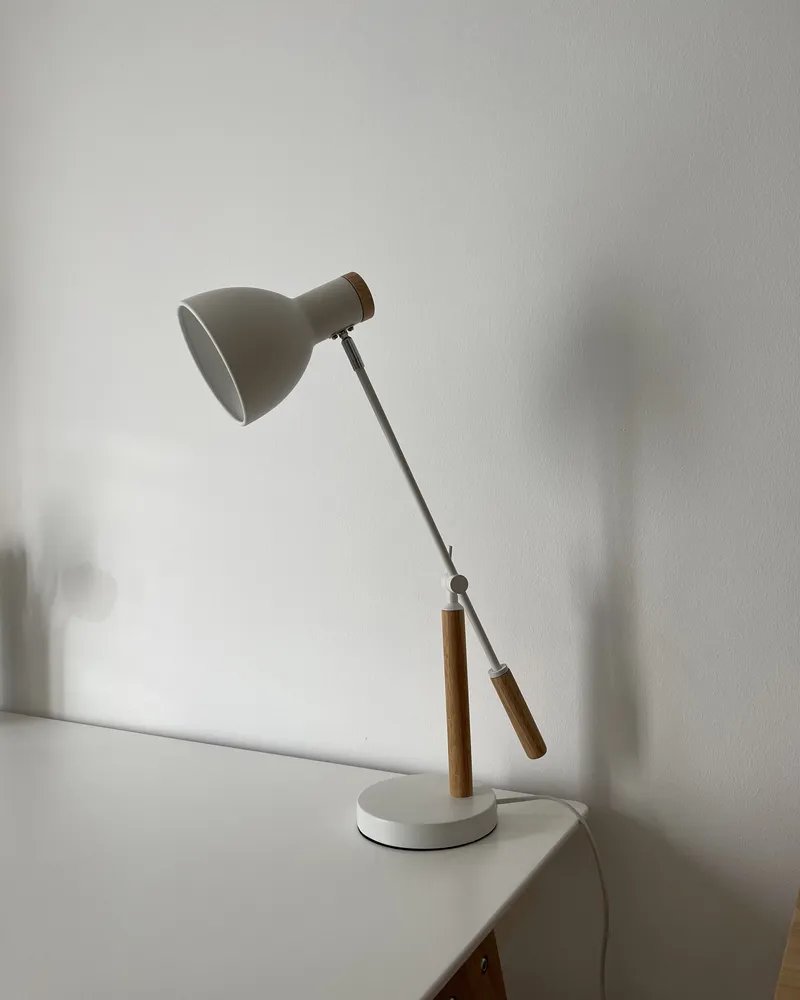 Table Lamp Blanc pur and Light Wood PECKOS