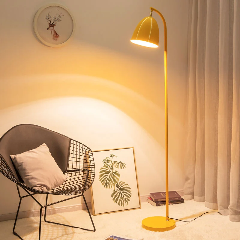 Lampadaire de salon élémentaire, lampe de lecture rotative Macaron avec abat-jour en métal cloche