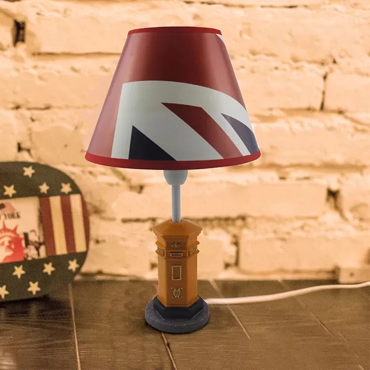 Lampe à poser Lampe de bureau à abat-jour conique à Base de résine, lampe de bureau de Style tendance à une lumière pour l...