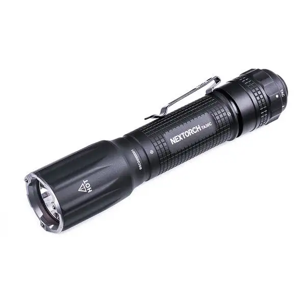 Lampe à dynamo Lampe de poche tactique LED TA30C, 1 600 lumens (batterie incluse)