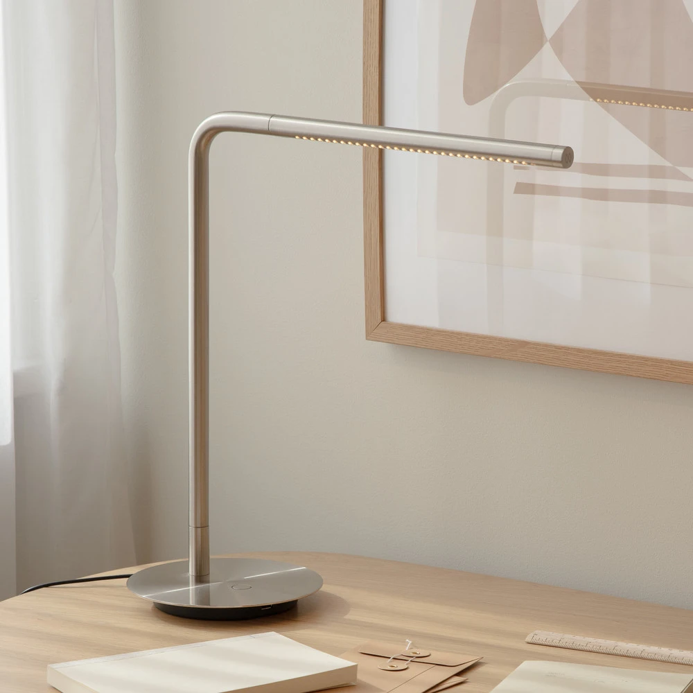 Abat-jour conique UMAGE lampe de table LED Omni, acier, hauteur 46 cm, métal pivotant