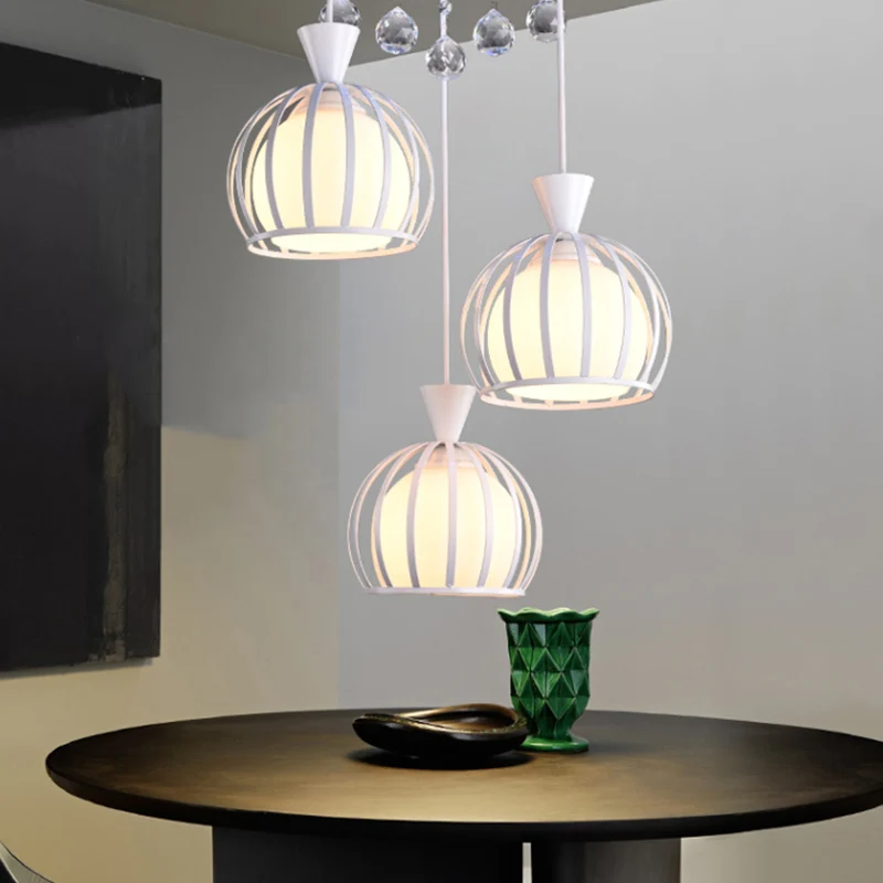 Stilvolle, gewölbte Käfig-Hängelampe im Retro-Stil, 3 Lichter, Metall-Pendelleuchte mit klarer Kristallkugel-Dekoration Sc...