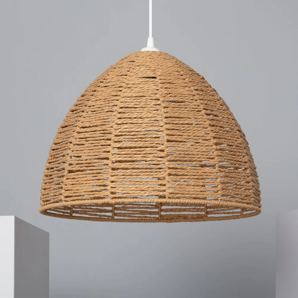 Projecteur à motifs Suspension Nabulo conçue en papier tressé avec éclairage LED.