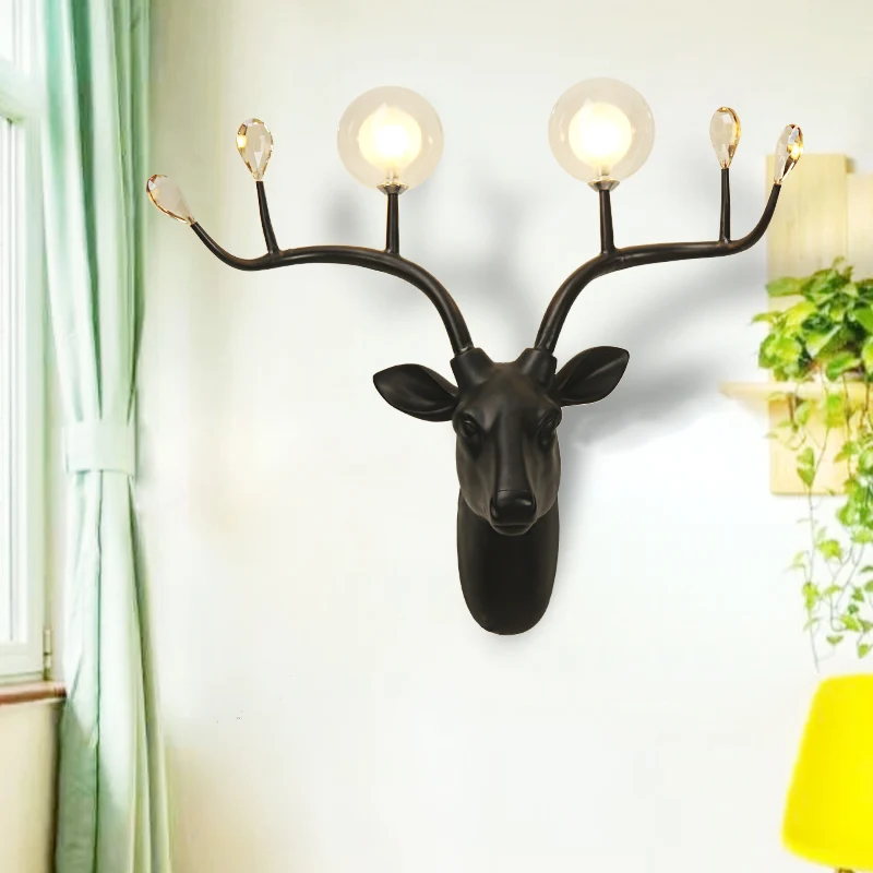 Applique Globe en résine rustique à 2 lumières, lampe murale de salon en noir/blanc avec décoration de cerf
