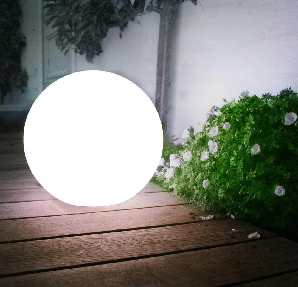 Lampe solaire LED extérieure sur pied blanche 30x30x63 cm GreenBlue GB168
