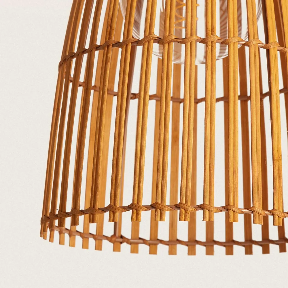 Lampe à suspension Typi en bambou avec éclairage LED intégré