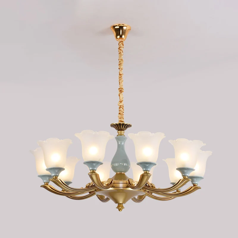 Lustre bleu en verre givré, éclairage suspendu typique évasé avec bord à volants pour le salon