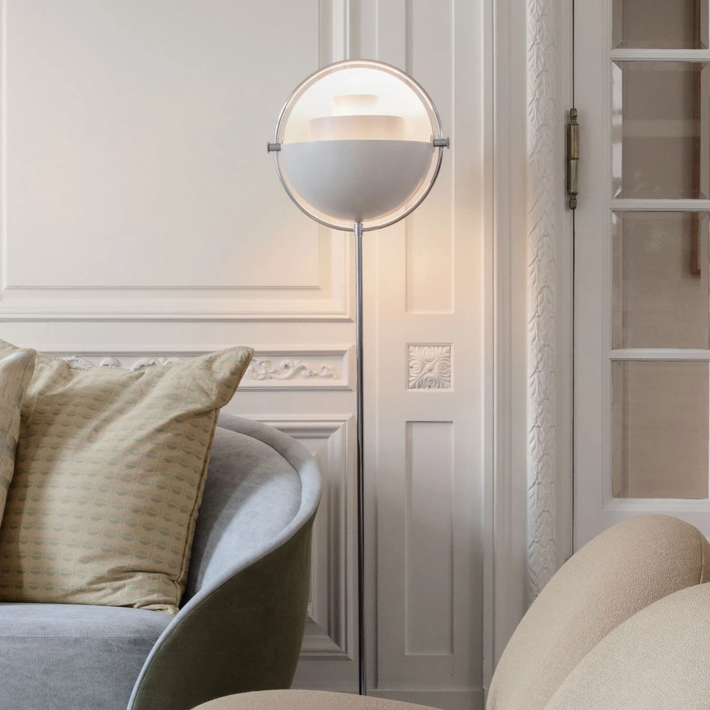 Abat-jour conique GUBI lampe sur pied Multi-Lite, hauteur 148 cm, chrome/blanc