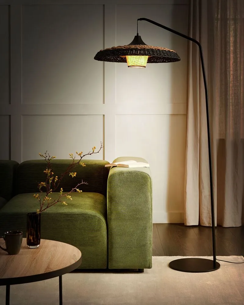 Lampadaire noir KALOMO avec télécommande