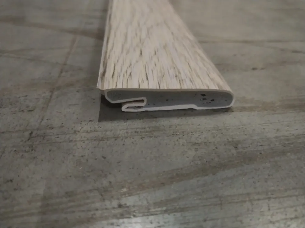 Plinthe SMF décor chêne beige-Lyon 2500x59x17,4mm