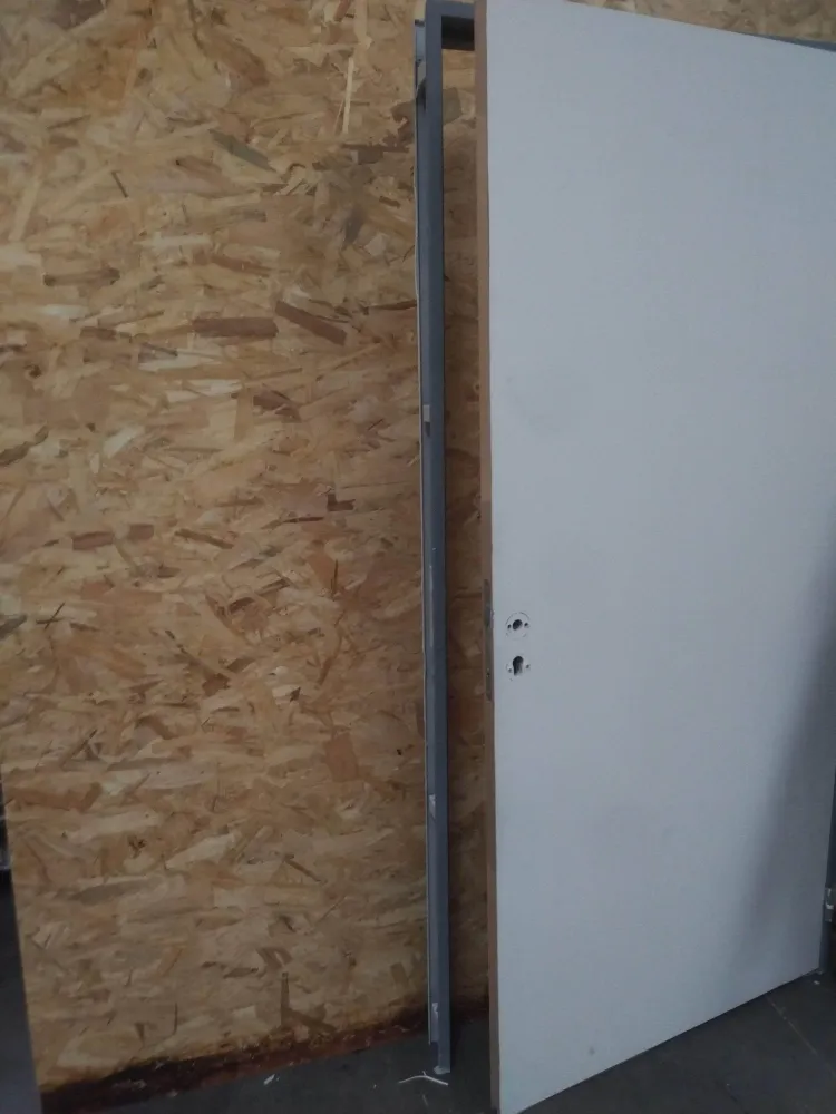 Porte 204 x 93x 4 cm avec huisserie métal Polyfeu - poussant droit