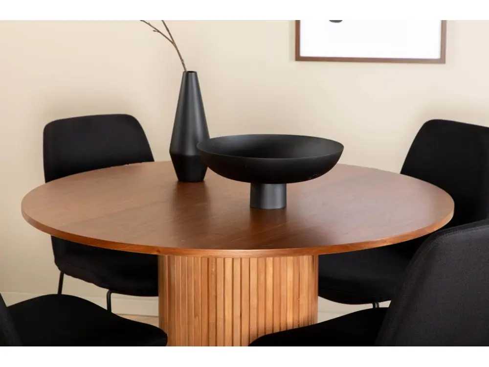 BiancaROWA ensemble table, table chêne plaqué et 4 Muce chaises noir.