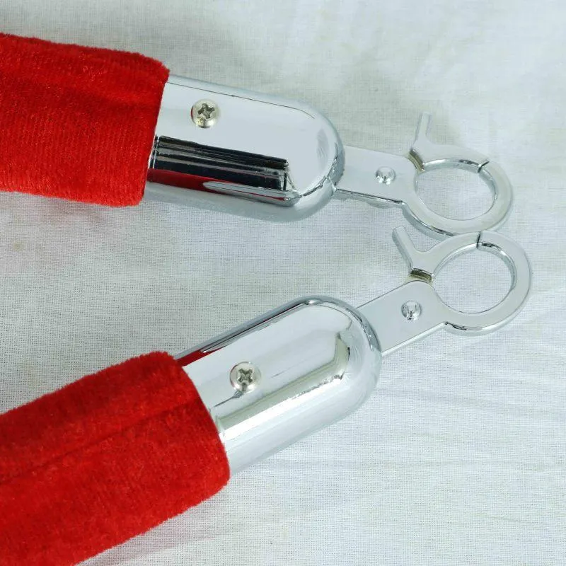 🛑 Potelet argenté avec cordon rouge - Élégance et sécurité pour vos événements ! 🎉
