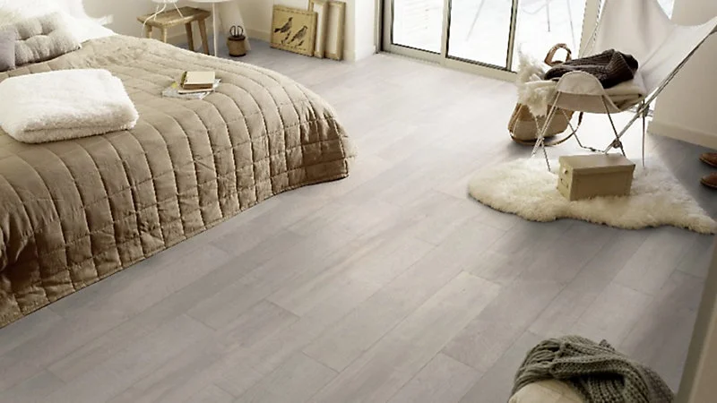 Revêtement sol PVC Tarkett Vieux Pine snow (vendu au m²)
