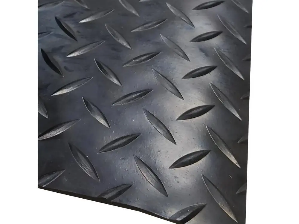 Sol PVC| Composition 100% Caoutchouc| Sol Caoutchouc| Sol Protection| Design Strié Noir| Epaisseur 3MM| Mesure 140X900CM