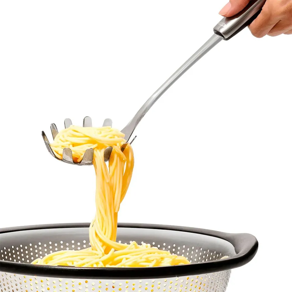 Cuillère à spaghetti OXO Steel™ - Installation Facile