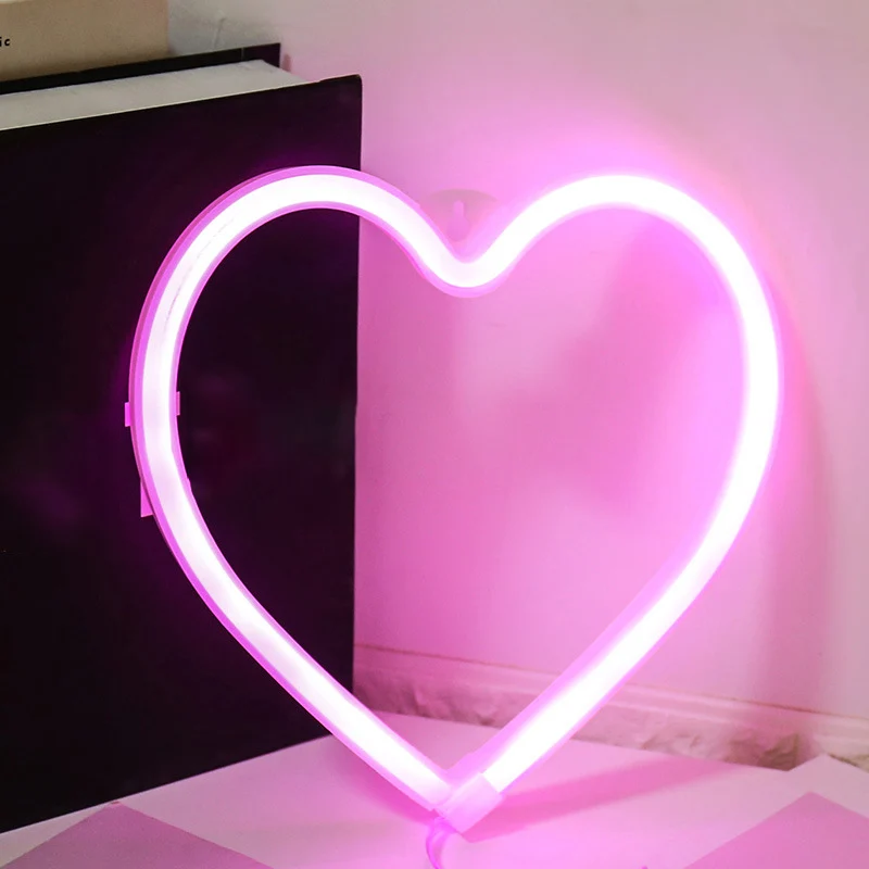 Guirlande lumineuse Herzförmige Kunststoff-Nachttischbeleuchtung im Cartoon-Stil, weiße LED-Wand-Nachtlampe mit UDB-Stecke...