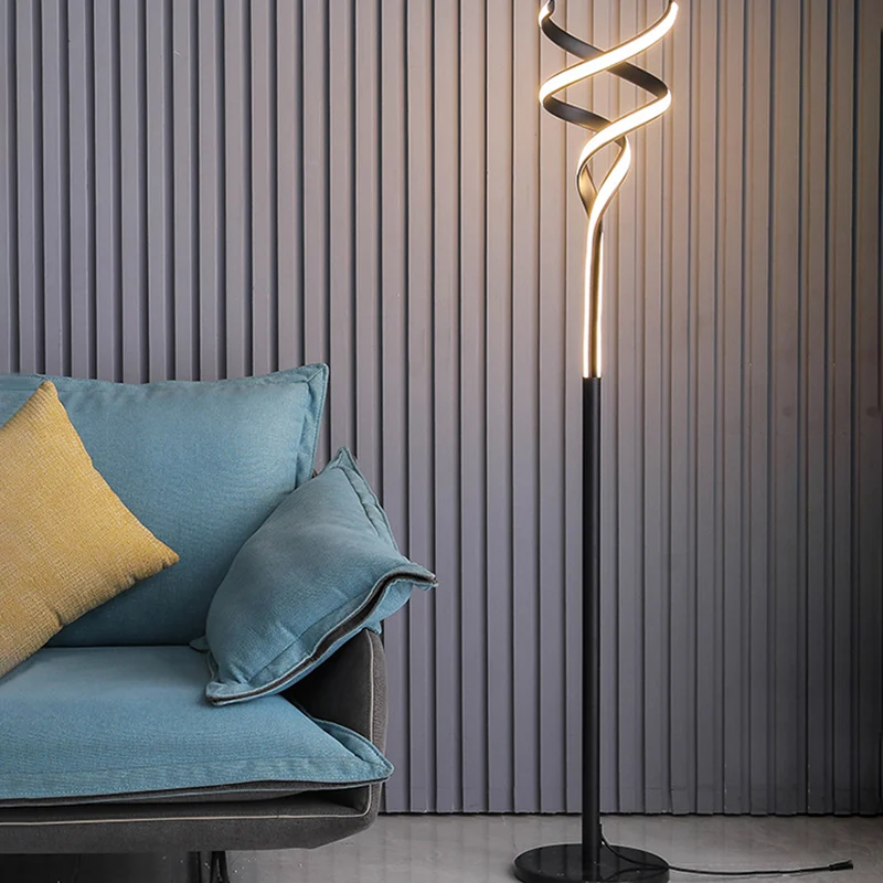 Guirlande lumineuse Spirale Stehleuchte mit metallischem Akzent, minimalistische LED-Stehlampe für Wohnzimmer