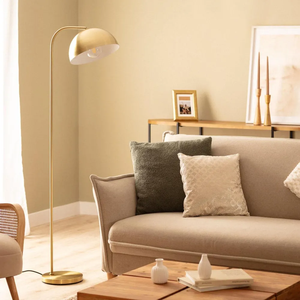 Lampadaire Bowlen avec LED intégrées pour un éclairage efficace et actuel.