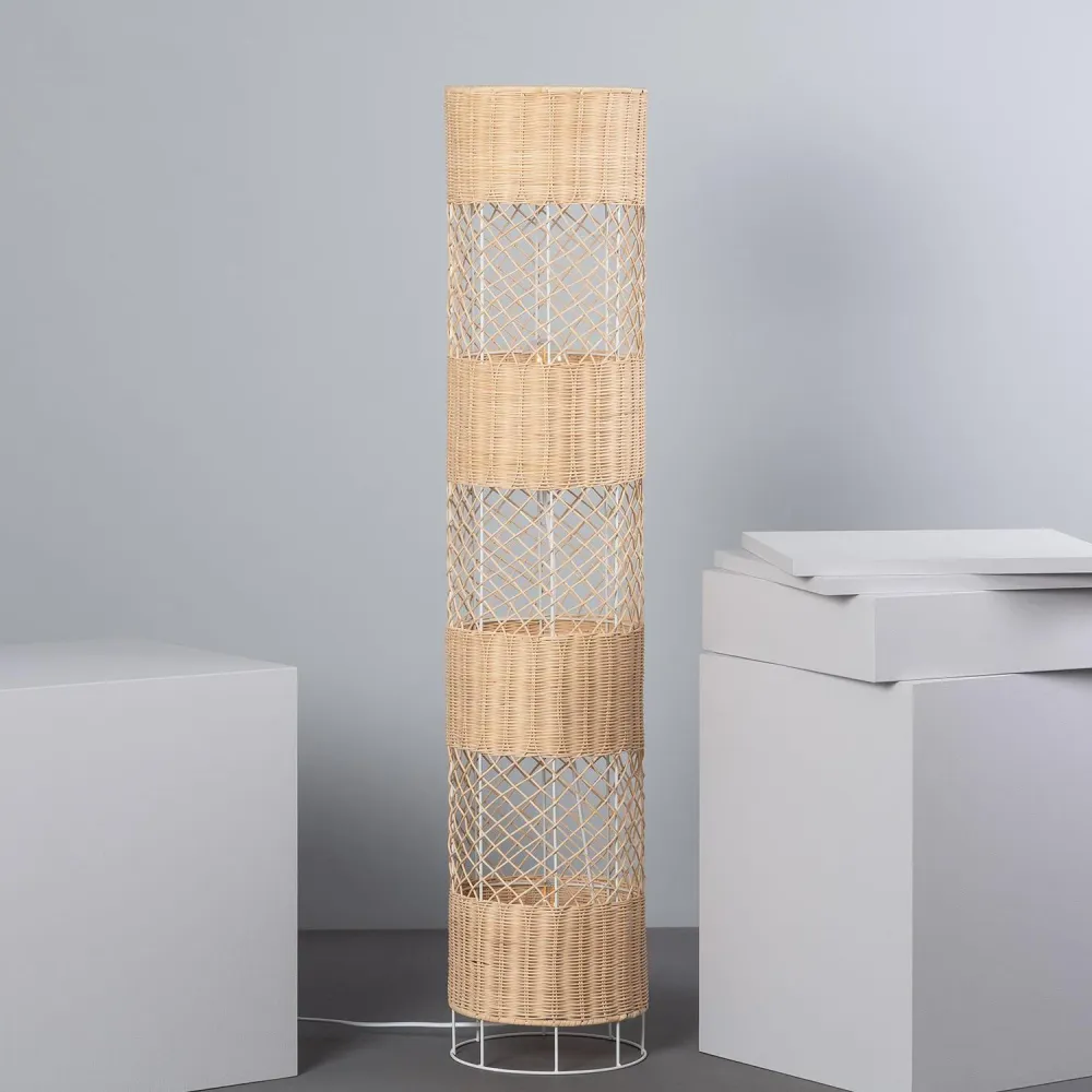 Lampadaire en rotin équipé d'un système d'éclairage à LED Rubra avec effet scintillant
