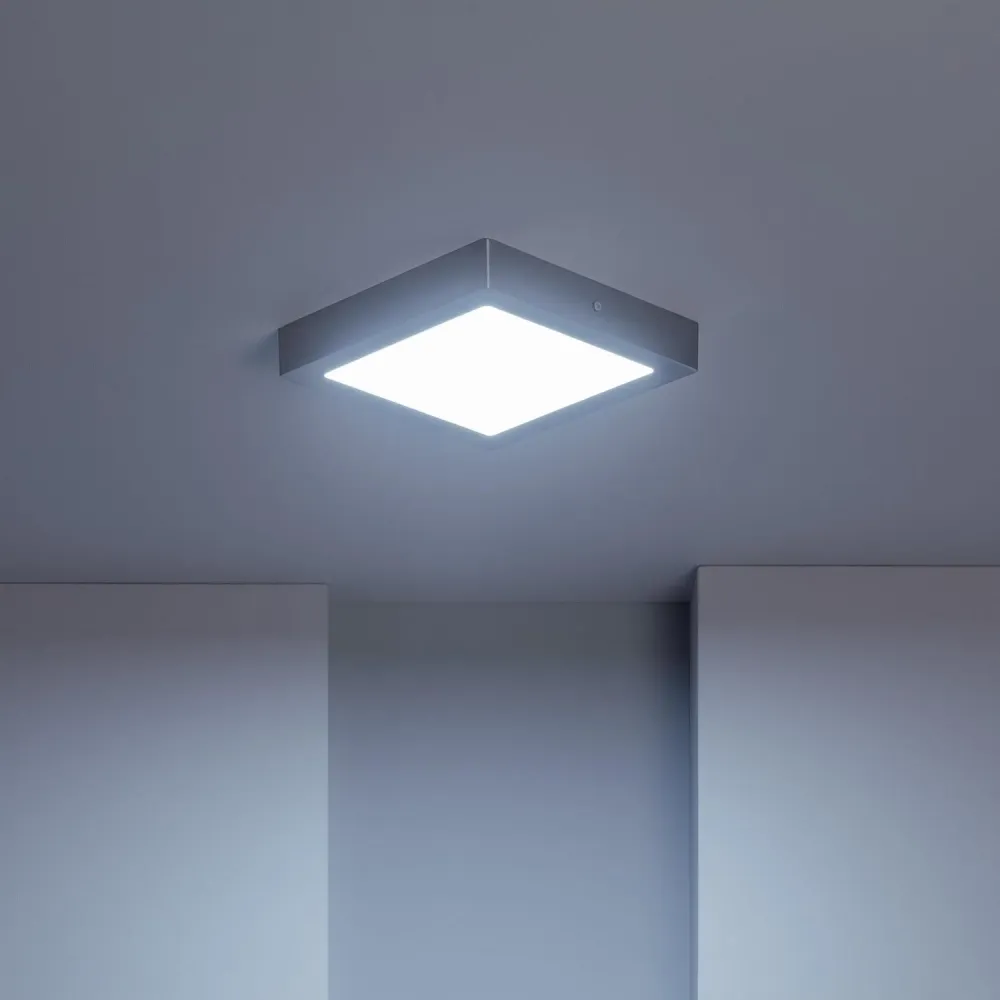 Lustre LED métallique carré 18W couleur argent, dimensions 225x225 mm