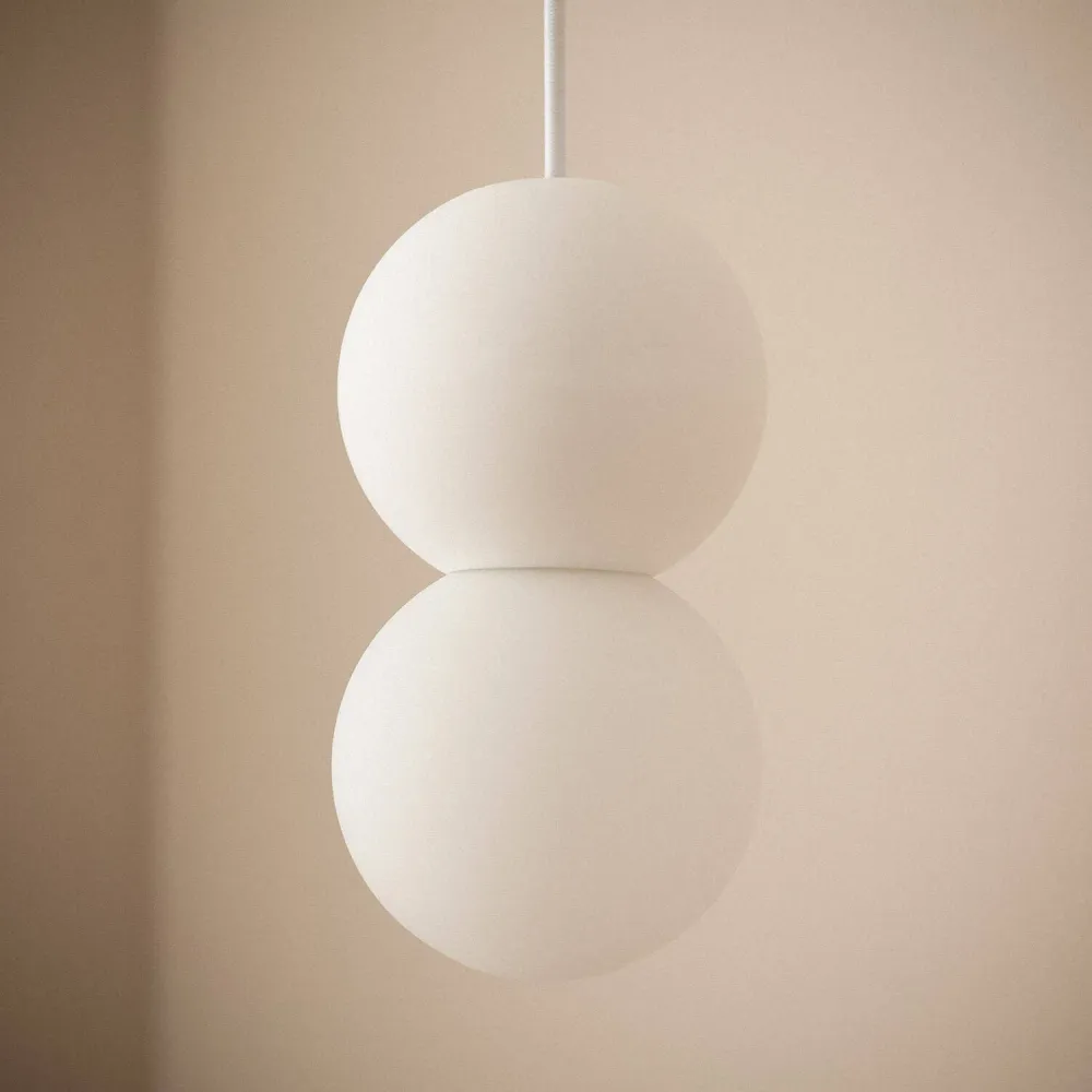 Lustre en plâtre Pearl Vulni doté d'un éclairage LED. pour ambiance cosy