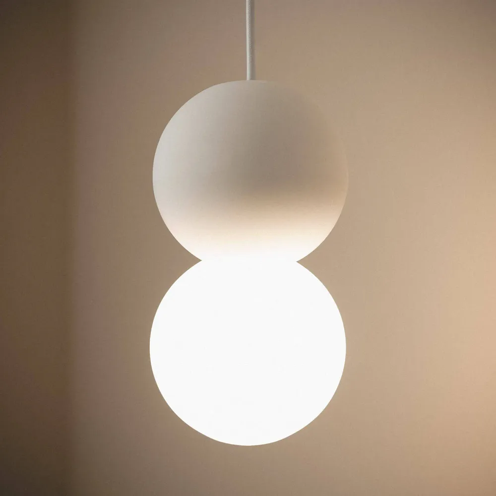 Lustre en plâtre Pearl Vulni doté d'un éclairage LED. pour ambiance cosy